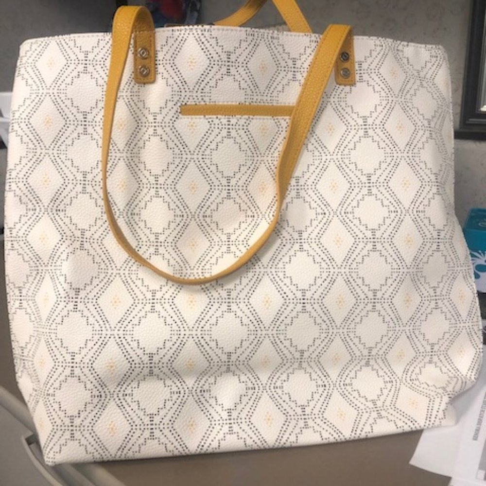 Thirty One Around the Town Tote NWOT